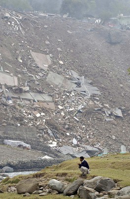 Quake's Devastation From Air