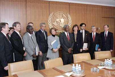 Newly-appointed Secretary-General Meets with Transition Team on His First Day of Work