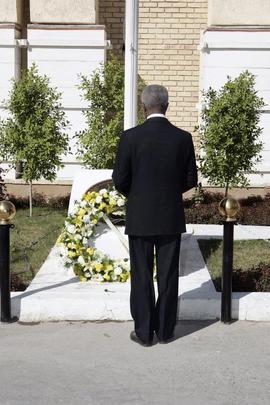 Secretary-General Lays Wreath on Memorial to UN Staff Killed in Iraq