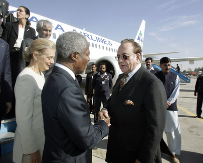 Foreign Minister Greets Secretary-General on Arrival in Pakistan