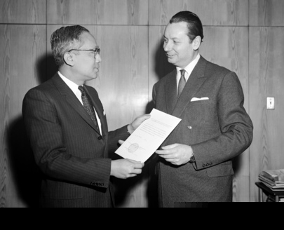 New Permanent Representative of the USSR Presents Credentials