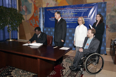 Foreign Minister of Swaziland Signs International Treaty