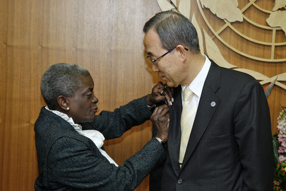 Wife of Detained UN Staff Member Gives Secretary-General Memorial Pin