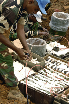 UNMIS Expert Destroys Anti-Personel Landmines