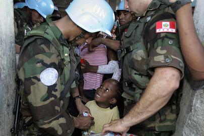 MINUSTAH Personnel Distribute Food