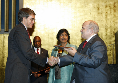 General Assembly President Presents Human Rights Award