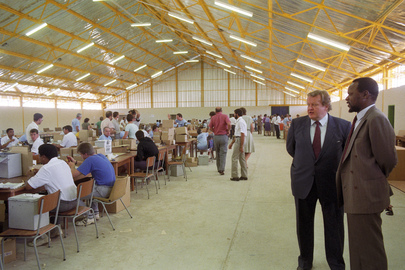 Special Representatives Visit Ballot-Counting Centre