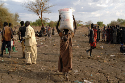 IDPs Carry Bags of WFP Food Rations