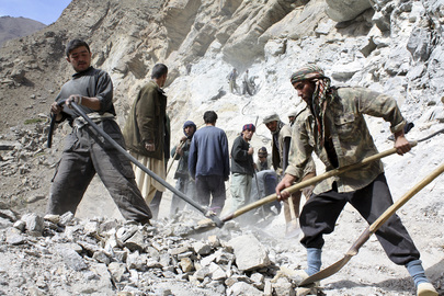 WFP Food-for-Work Project Workers Construct Road
