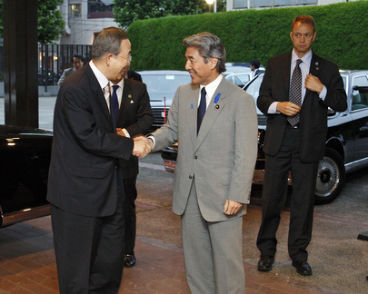Foreign Minister of Japan Welcomes Secretary-General 