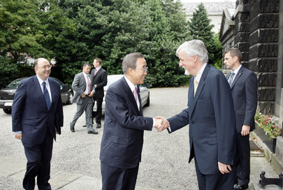 Secretary-General Meets Trinity College Provost 