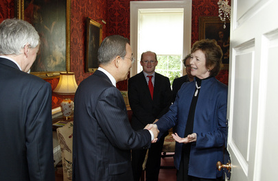 Secretary-General Meets Trinity College Chancellor