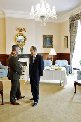 Secretary-General Meets Defence Forces Chief of Staff