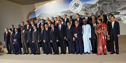 Secretary-General Poses for G-8 Summit Family Photo