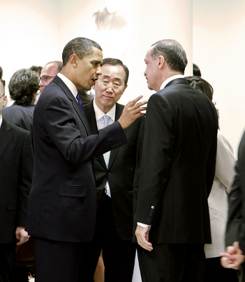 Secretary-General Attends G-8 Summit Dinner