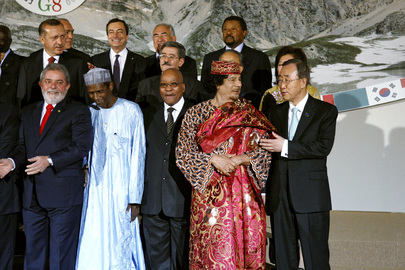 Secretary-General Gets Ready for G-8 Summit Family Photo Shoot