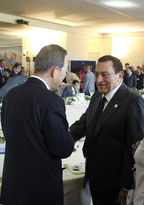Secretary-General Attends G-8 Working Breakfast Meeting