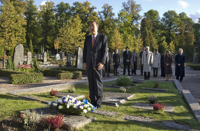 Secretary-General Lays Wreath Honouring Dag Hammarskjöld
