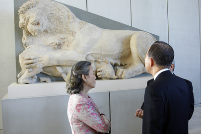 Secretary-General Visits Acropolis Museum in Athens