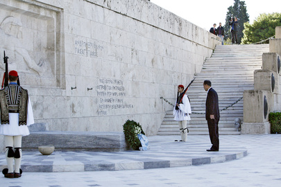 Secretary-General Lays Wreath at Greek Monument of Unknown Soldier