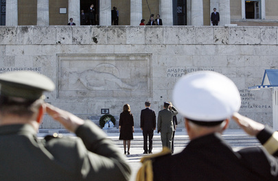 Secretary-General Lays Wreath at Monument of Unknown Soldier in Athens