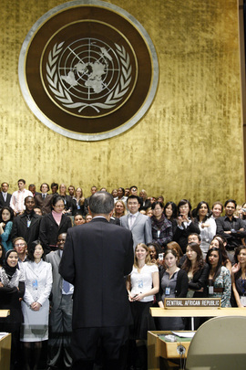 Secretary-General Meets UN Interns