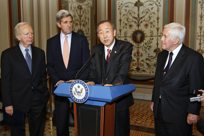 Secretary-General and U.S. Senators Brief Media in Washington