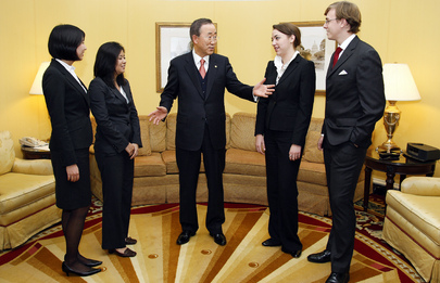 Secretary-General Meets UN Interns in Washington D.C.