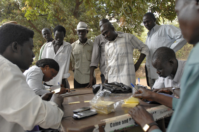 Sudanese Register to Vote for 2010 Elections
