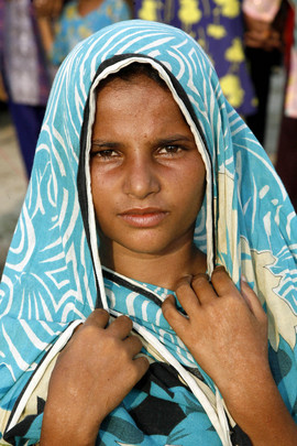 Children among Pakistanis Displaced by Flood