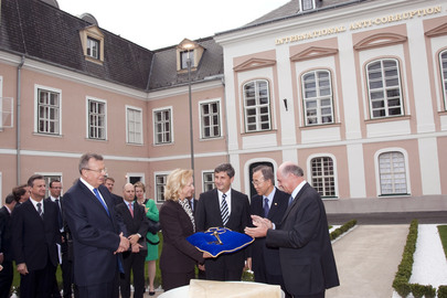 Secretary-General Visits International Anti-Corruption Academy in Austria