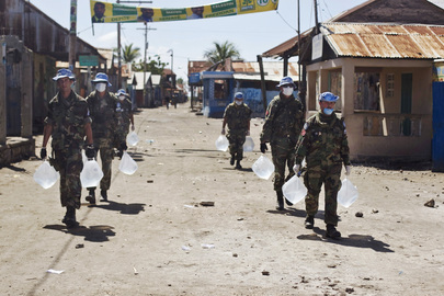 MINUSTAH Peacekeepers Bring Clean Water to Cholera-affected Town