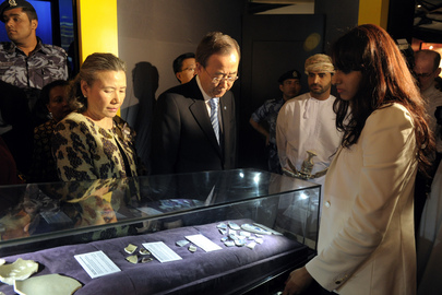 Secretary-General Visits "From China to Arabia" Exhibit in Oman