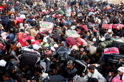 Thousands Restless to Leave Libya Swarm Tunisian Border