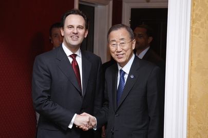 Secretary-General Meets Foreign Minister of Greece in Doha