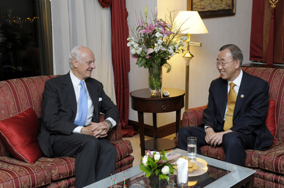 Secretary-General Meets Special Representative for Afghanistan in Istanbul