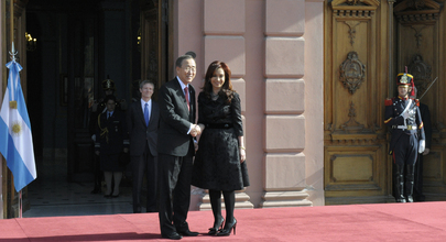 Secretary-General Meets President of Argentina in Buenos Aires