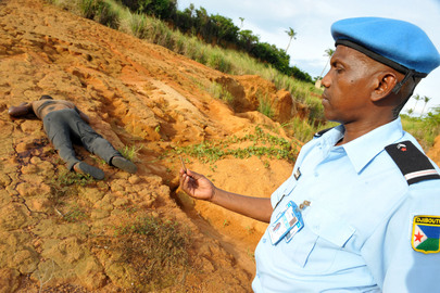 UN Human Rights Team at Alleged Mass Grave Site in Côte d’Ivoire