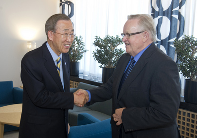 Secretary-General Met by Former Finnish President at Helsinki Airport