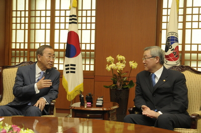 Secretary-General Meets Korean Foreign Minister in Seoul