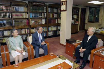 Secretary-General Meets Archbishop of Seoul