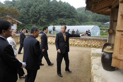 Secretary-General Visits Birthplace in Republic of Korea