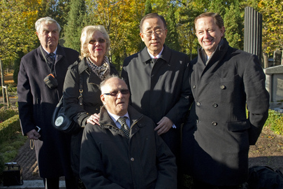 Secretary-General Meets Hammarskjöld Family in Sweden