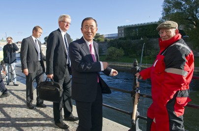 Secretary-General En Route to Meeting with Swedish Prime Minister