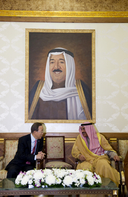 Secretary-General Meets Kuwaiti Foreign Minister