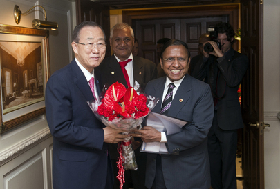 Secretary-General Meets Head of Indian Red Cross in Delhi