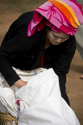 Myanmar Villager Receives WFP Provisions