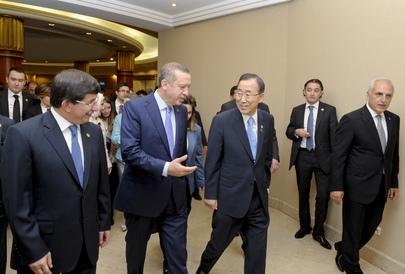 Secretary-General Meets Turkish Prime Minister at UNAOC Forum in Istanbul