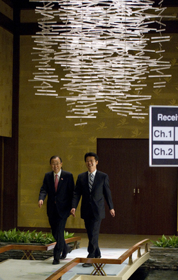 Secretary-General Meets Foreign Minister of Japan