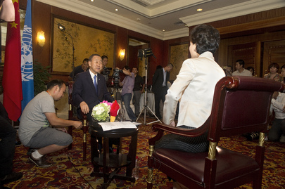 Secretary-General Converses Live With Weibo Followers During Visit To China